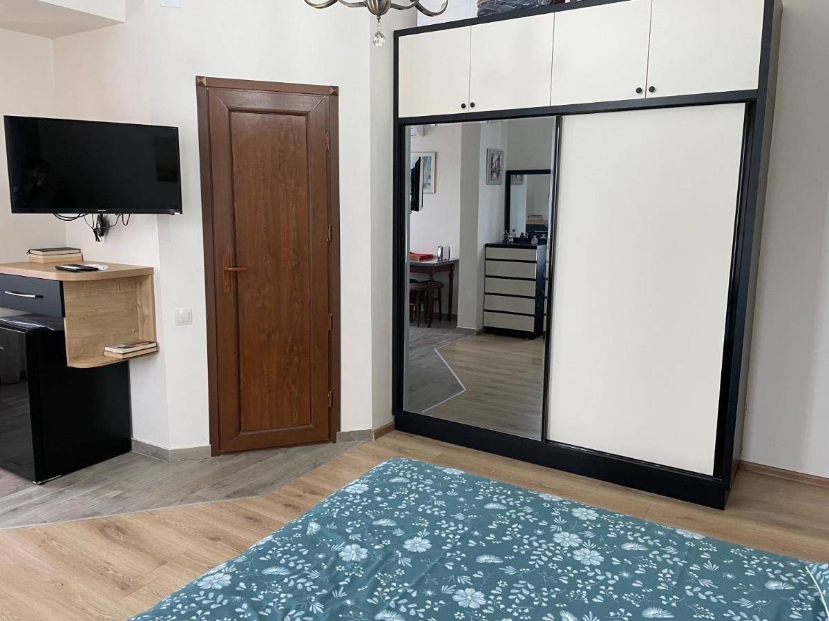 Temo Guest House 10 바투미 외부 사진