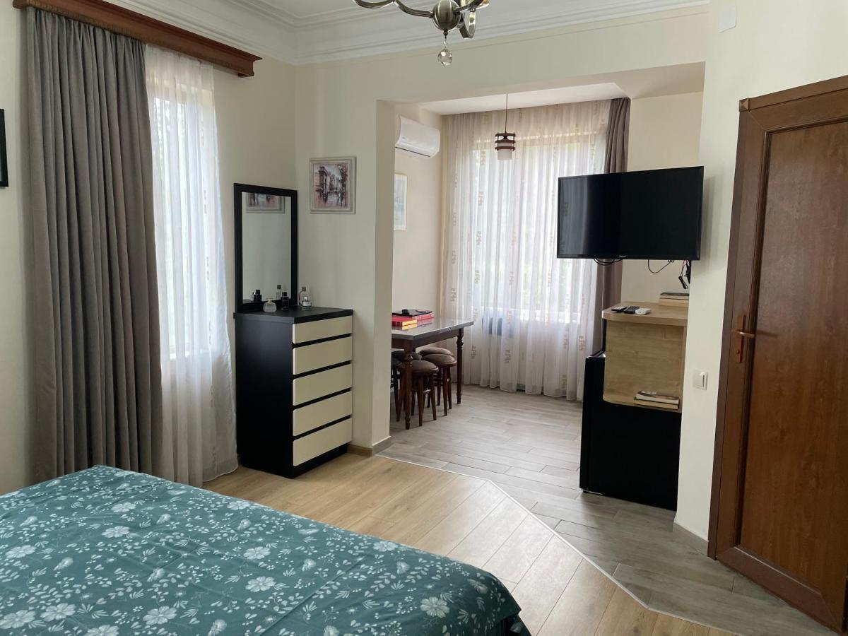 Temo Guest House 10 바투미 외부 사진